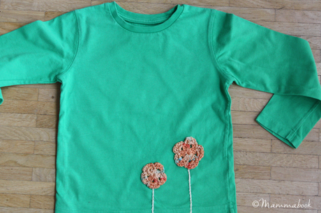 Decorare le magliette con ricamo e uncinetto – Decorating t-shirts with crochet and embroidery