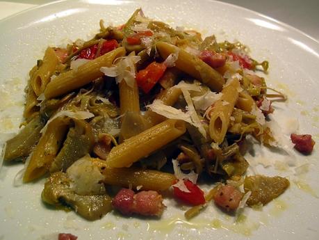 Penne ai carciofi, pancetta affumicata e dadolata di Piccadilly