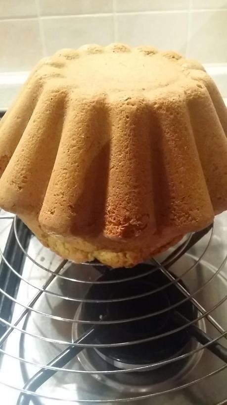 Pandoro (simil) fatto in casa farcito con crema di clemetine