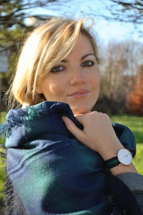 outfit invernale casual outfit mantella outfit maxi sciarpa come indossare la sciarpa sciarpa stampa plaid outfit total jeans mocassini borsa blu armani jeans occhiali da sole carrera anello blu luca barra orologio daniel wellington orologio preppy outfit stile preppy jeans sebiro acconciatura treccia laterale how to wear cape cape outfit outfit dicembre 2014 december outfits fashion blogger italiane fashion bloggers italy how to wear plaid scarf winter outfits mariafelicia magno fashion blogger colorblock by felym fashion blog italiani blonde girls blondie blonde hair ragazze capelli biondi 