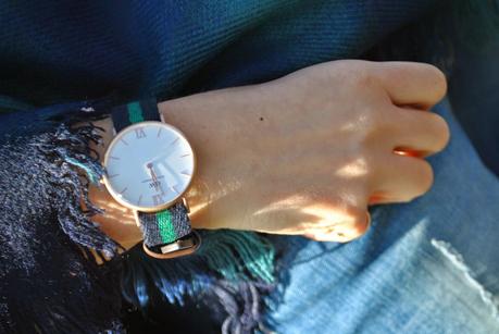 outfit invernale casual outfit mantella outfit maxi sciarpa come indossare la sciarpa sciarpa stampa plaid outfit total jeans mocassini borsa blu armani jeans occhiali da sole carrera anello blu luca barra orologio daniel wellington orologio preppy outfit stile preppy jeans sebiro acconciatura treccia laterale how to wear cape cape outfit outfit dicembre 2014 december outfits fashion blogger italiane fashion bloggers italy how to wear plaid scarf winter outfits mariafelicia magno fashion blogger colorblock by felym fashion blog italiani blonde girls blondie blonde hair ragazze capelli biondi 