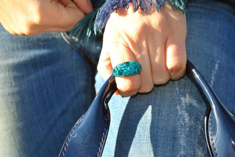 outfit invernale casual outfit mantella outfit maxi sciarpa come indossare la sciarpa sciarpa stampa plaid outfit total jeans mocassini borsa blu armani jeans occhiali da sole carrera anello blu luca barra orologio daniel wellington orologio preppy outfit stile preppy jeans sebiro acconciatura treccia laterale how to wear cape cape outfit outfit dicembre 2014 december outfits fashion blogger italiane fashion bloggers italy how to wear plaid scarf winter outfits mariafelicia magno fashion blogger colorblock by felym fashion blog italiani blonde girls blondie blonde hair ragazze capelli biondi 