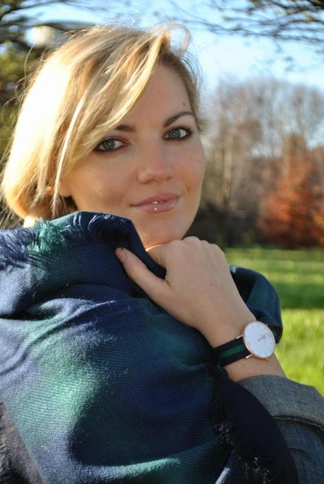 outfit invernale casual outfit mantella outfit maxi sciarpa come indossare la sciarpa sciarpa stampa plaid outfit total jeans mocassini borsa blu armani jeans occhiali da sole carrera anello blu luca barra orologio daniel wellington orologio preppy outfit stile preppy jeans sebiro acconciatura treccia laterale how to wear cape cape outfit outfit dicembre 2014 december outfits fashion blogger italiane fashion bloggers italy how to wear plaid scarf winter outfits mariafelicia magno fashion blogger colorblock by felym fashion blog italiani blonde girls blondie blonde hair ragazze capelli biondi 