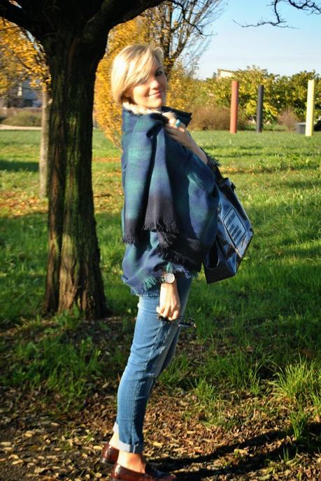 outfit invernale casual outfit mantella outfit maxi sciarpa come indossare la sciarpa sciarpa stampa plaid outfit total jeans mocassini borsa blu armani jeans occhiali da sole carrera anello blu luca barra orologio daniel wellington orologio preppy outfit stile preppy jeans sebiro acconciatura treccia laterale how to wear cape cape outfit outfit dicembre 2014 december outfits fashion blogger italiane fashion bloggers italy how to wear plaid scarf winter outfits mariafelicia magno fashion blogger colorblock by felym fashion blog italiani blonde girls blondie blonde hair ragazze capelli biondi 