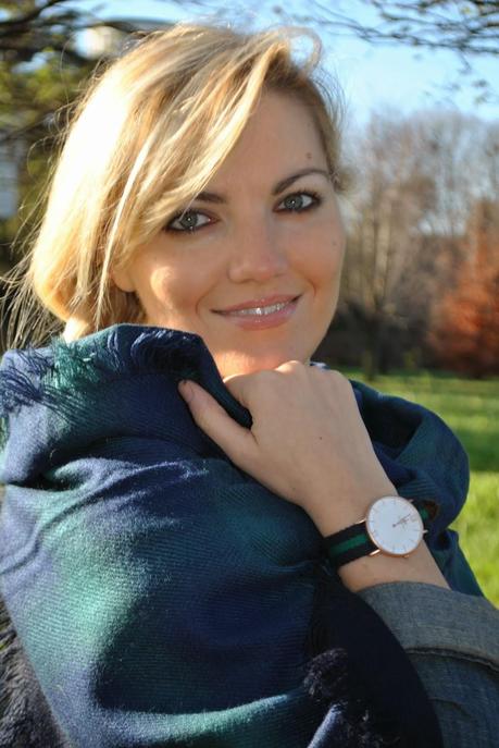 outfit invernale casual outfit mantella outfit maxi sciarpa come indossare la sciarpa sciarpa stampa plaid outfit total jeans mocassini borsa blu armani jeans occhiali da sole carrera anello blu luca barra orologio daniel wellington orologio preppy outfit stile preppy jeans sebiro acconciatura treccia laterale how to wear cape cape outfit outfit dicembre 2014 december outfits fashion blogger italiane fashion bloggers italy how to wear plaid scarf winter outfits mariafelicia magno fashion blogger colorblock by felym fashion blog italiani blonde girls blondie blonde hair ragazze capelli biondi 