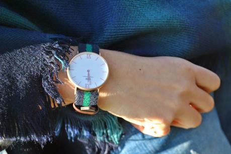 outfit invernale casual outfit mantella outfit maxi sciarpa come indossare la sciarpa sciarpa stampa plaid outfit total jeans mocassini borsa blu armani jeans occhiali da sole carrera anello blu luca barra orologio daniel wellington orologio preppy outfit stile preppy jeans sebiro acconciatura treccia laterale how to wear cape cape outfit outfit dicembre 2014 december outfits fashion blogger italiane fashion bloggers italy how to wear plaid scarf winter outfits mariafelicia magno fashion blogger colorblock by felym fashion blog italiani blonde girls blondie blonde hair ragazze capelli biondi 