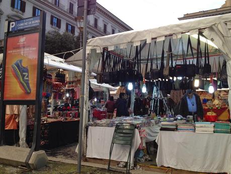 Scempio dei mercatini di Natale. Piazza Navona è libera, ma guardate che vomitevole suk hanno autorizzato a Piazza della Repubblica