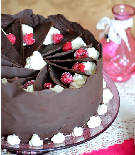 TORTA AL CIOCCOLATO CON CREMA DI FORMAGGIO E LAMPONE