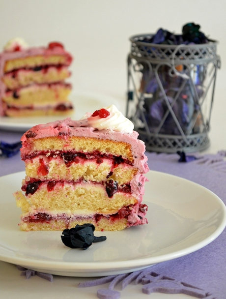 TORTA CON I LAMPONI, MIRTILLI E CREMA DI CIOCCOLATO BIANCO