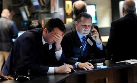 Wall Street cerca di resistere, ma poi deve cedere alle vendite