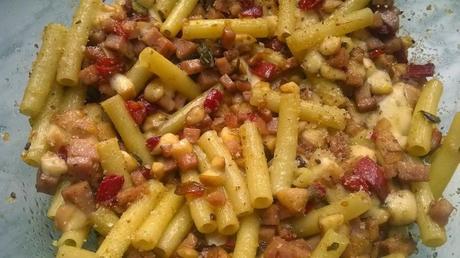 Sedani rigati con scamorza affumicata e fesa di tacchino