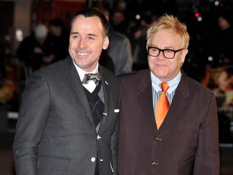 Elton John dopo vent’anni sposa il suo compagno David Furnish