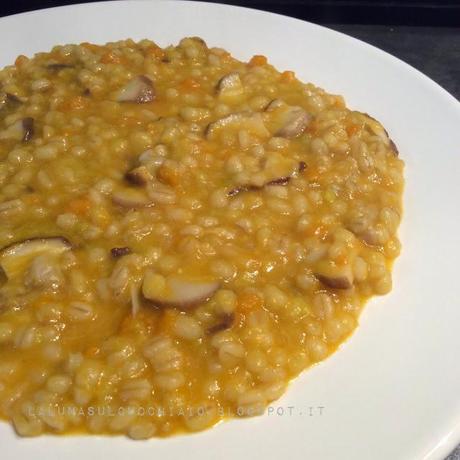 Orzotto mantecato con zucca e porcini