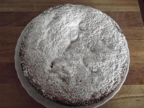 TORTA CON CONFETTURA DI FRAGOLE