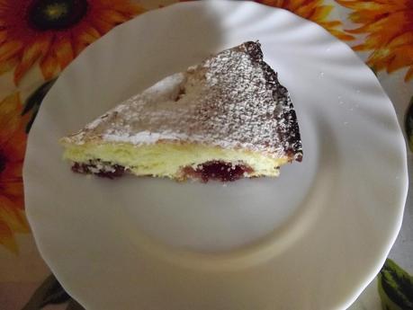 TORTA CON CONFETTURA DI FRAGOLE