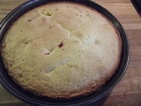 TORTA CON CONFETTURA DI FRAGOLE