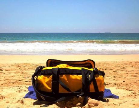 la mia borsa gialla in bikini a Mirissa, Sri Lanka
