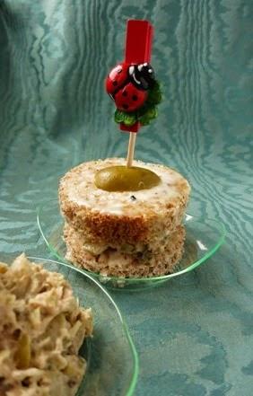 Pane , melanzane e tonno