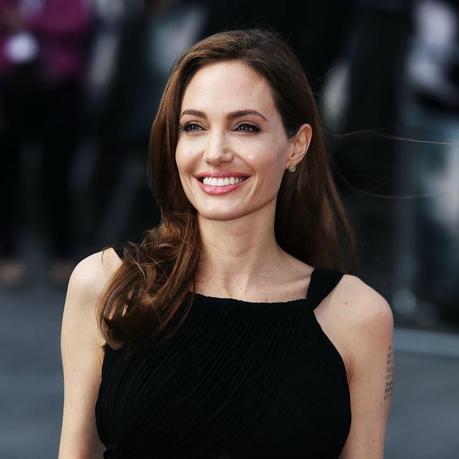 Angelina Jolie salta gli appuntamenti mondani a causa della varicella