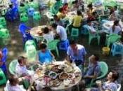 Asia esistono ristoranti dove mangiare stando bagno’