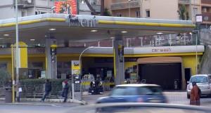 Il distributore di carburante gestito da Roberto Lacopo in corso Francia a Roma (Ilsecoloxix.it)