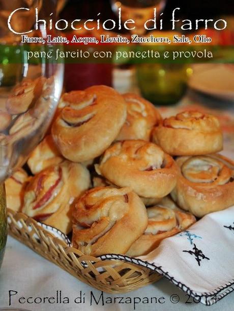 Chiocciole di farro, pane farcito con pancetta e provola