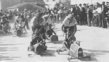 Viareggio - Corsa dei ''carrettini'' nel 1923 - Foto tratta da Nuova Viareggio Ieri N.10-gennaio 1994