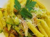 Penne gialle zucchine speck