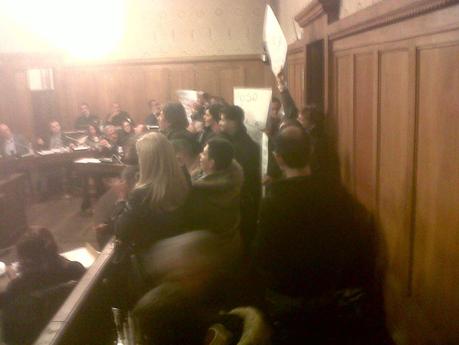 DIPENDENTI ASP SNOBBATI DA MASSARI OCCUPANO IL CONSIGLIO COMUNALE