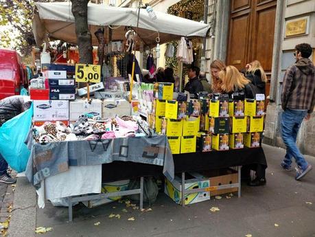 Il piacere di fare lo shopping di Natale in una vera favela. 30 foto da Via Cola di Rienzo scattate sabato scorso