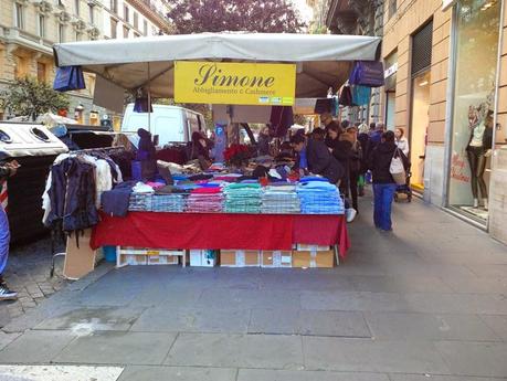 Il piacere di fare lo shopping di Natale in una vera favela. 30 foto da Via Cola di Rienzo scattate sabato scorso