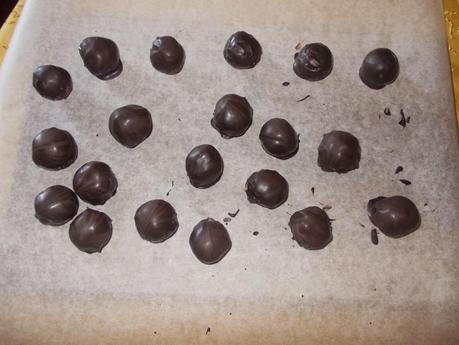 Scuppoz: palline di ricotta al cioccolato e  genziana amabile