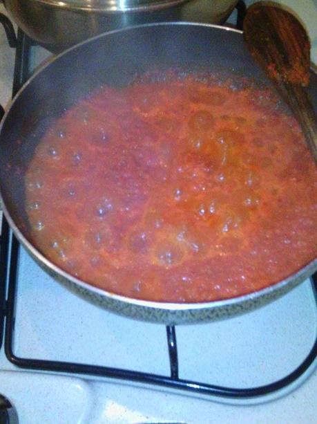 Seitan fatto in casa con crema di peperoni