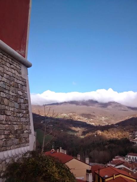 La quotidianità di un borgo lucano a dicembre è un viaggio stando semplicemente seduti