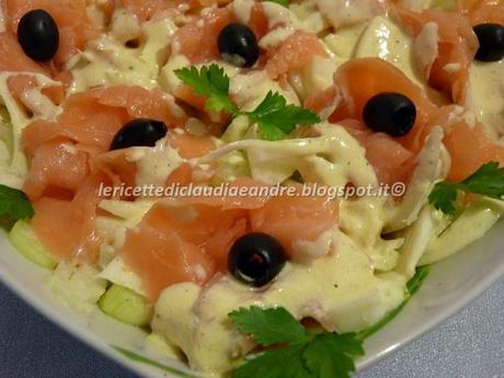 Insalata di salmone, finocchi e olive nere