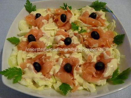 Insalata di salmone, finocchi e olive nere