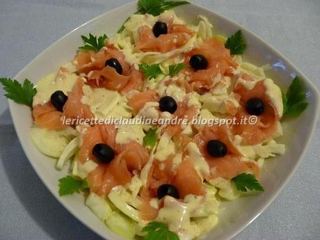 Insalata di salmone, finocchi e olive nere