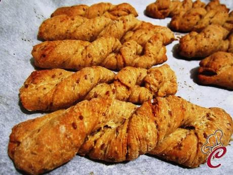 Torciglioni lievitati con semi di lino e semi di chia: il riscatto delle buone abitudini assopite