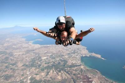 Siracusa: lanci in tandem in paracadute dal 27 dicembre al 6 gennaio con gli istruttori Skydive Sicilia