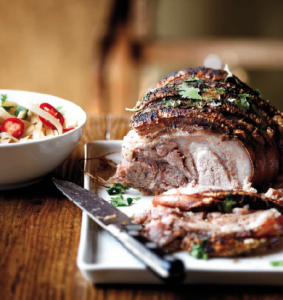 brasato-di-maiale-con-cerfoglio-anice-e-spaghetti-di-riso-al-peperonico