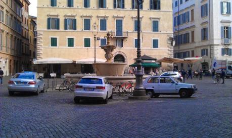 Oltre a Palazzo Farnese consegniamo ai francesi anche la Piazza visto che noi la teniamo in questo modo vergognoso e indegno