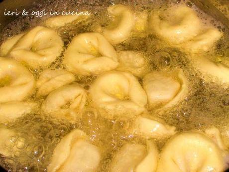 Cappelletti in brodo