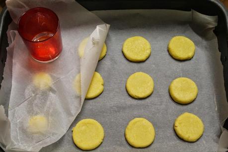 Cinq centimes biscuits - i biscotti di zucchero guarniti con burro di arachidi dal Senegal