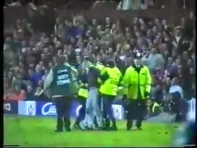 (VIDEO)Epic pitch invasion in Liverpool - Swansea FA Cup - 9.1.1990 #thisisfootball