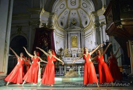 AVVENIMENTI NATALIZI: Centrostudi Danza Positano & I Murattori  sull' Ave Maria di Shubert .