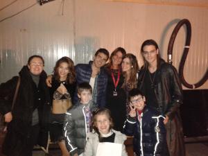 con i ragazzi di Chica Vampiro  Greeicy,Santiago,Lorena e Eduardo foto:clodinascurvyworld