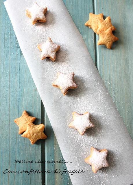 Stelline alla cannella con confettura di fragole