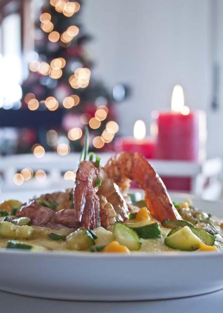 Antipasto di Natale: Specchio di polentina con gamberoni e dadolata di zucchine