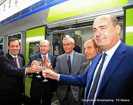 Ecco come sono ridotti dopo solo due mesi i nuovi treni pendolari di Zingaretti. Convogli massacrati, cittadini umiliati, punizioni e repressione zero