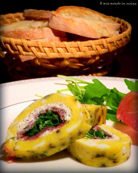 Rotolo di FRITTATA ripiena con ROBIOLA al tartufo, PROSCIUTTO crudo e rucola